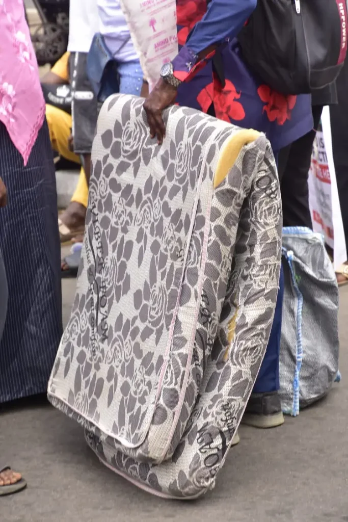 protesters bring “mattresses and pillows” to national assembly (photos)